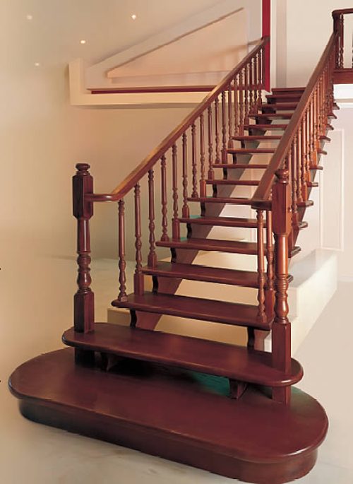 деревянная лестница из сосны
