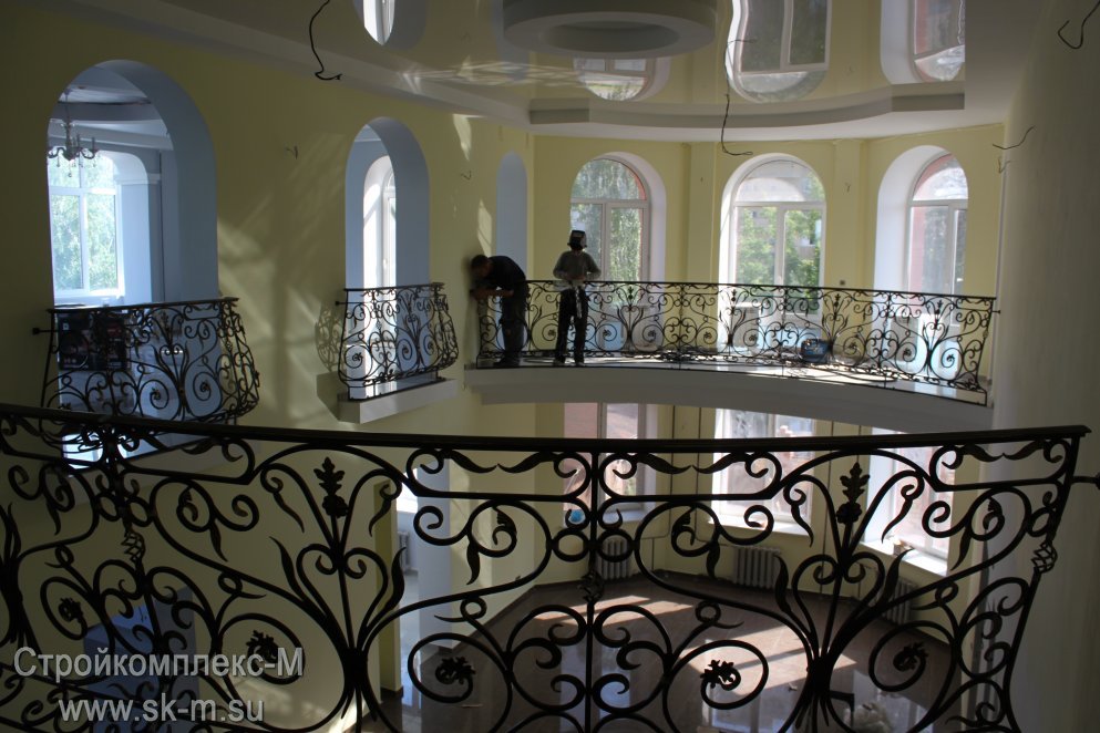 монтаж кованых балконов для частного лица в Тюмени