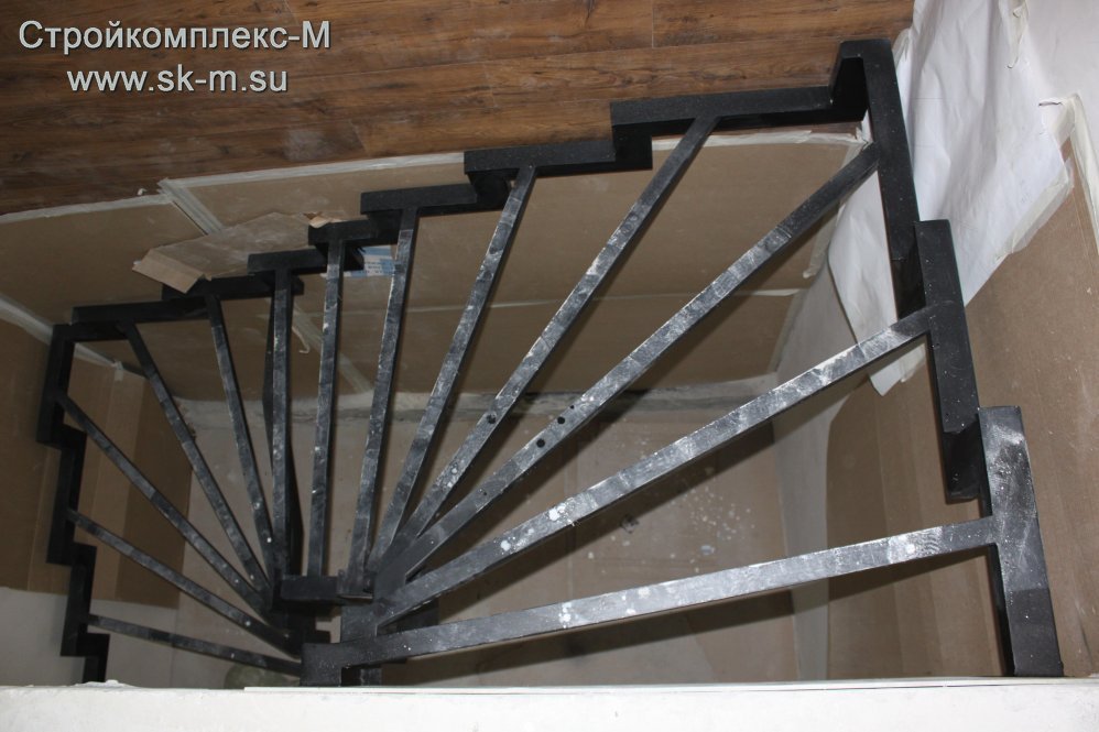 металлический каркас лестницы под обшивку