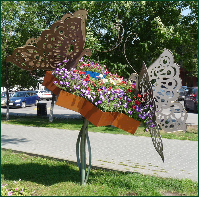 Скульптура "Бабочки" на Цветном бульваре в Тюмени
